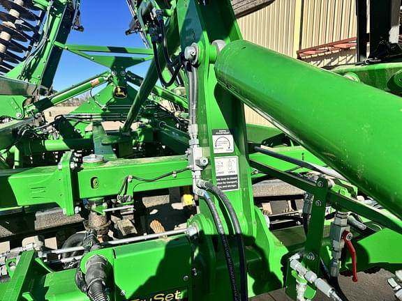 Image of John Deere 2660VT equipment image 3