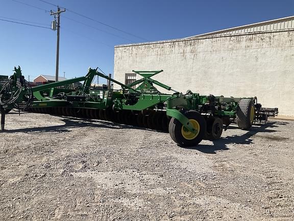 Image of John Deere 2660VT equipment image 2