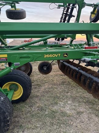 Image of John Deere 2660VT equipment image 3