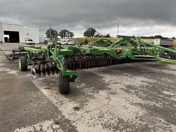 Image of John Deere 2660VT equipment image 4