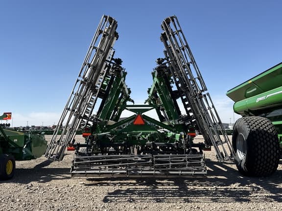 Image of John Deere 2660VT equipment image 3