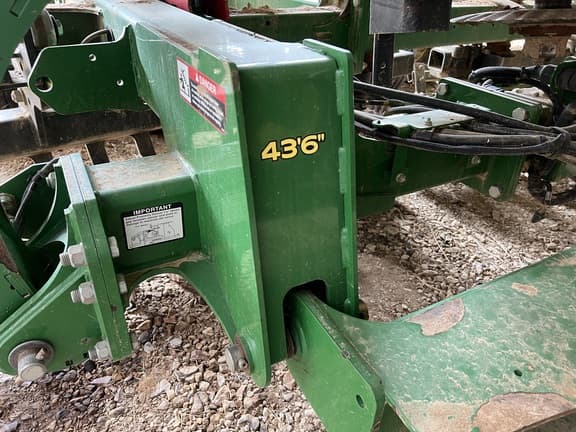 Image of John Deere 2660VT equipment image 1