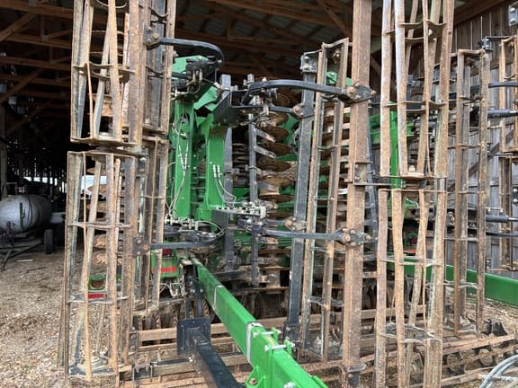 Image of John Deere 2660VT equipment image 3
