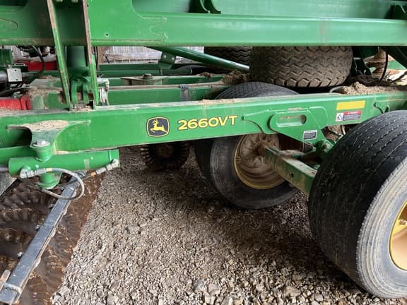 Image of John Deere 2660VT equipment image 2