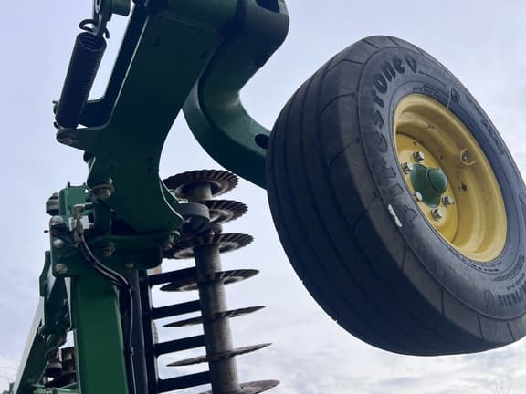 Image of John Deere 2660VT equipment image 3