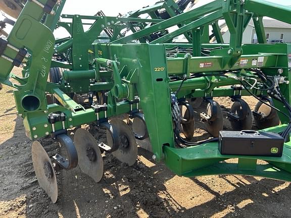 Image of John Deere 2730 equipment image 1