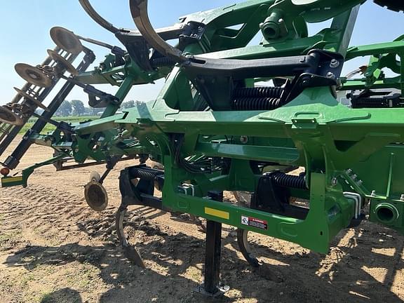 Image of John Deere 2730 equipment image 3
