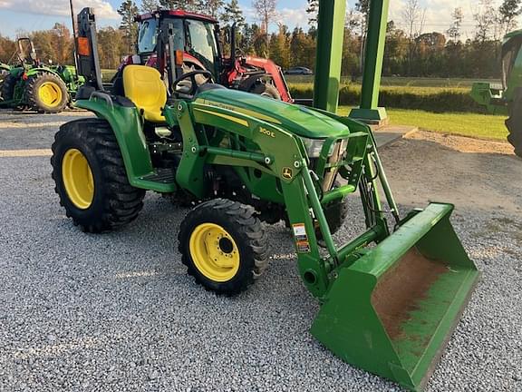 Image of John Deere 3025E equipment image 2