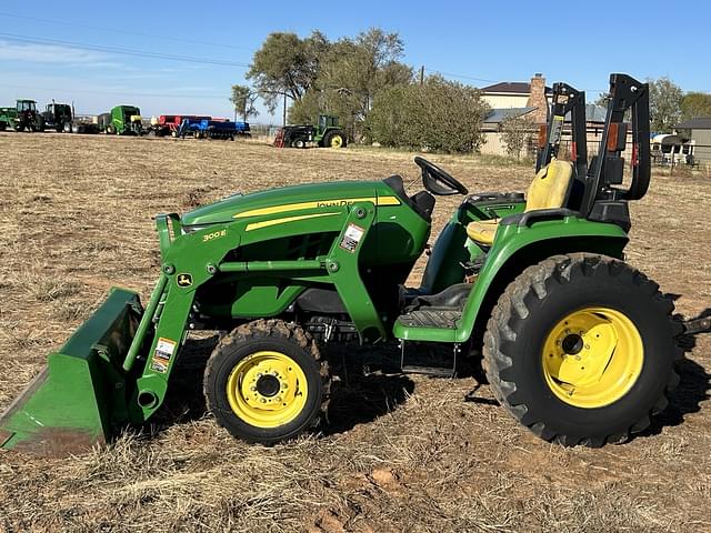 Image of John Deere 3025E equipment image 1