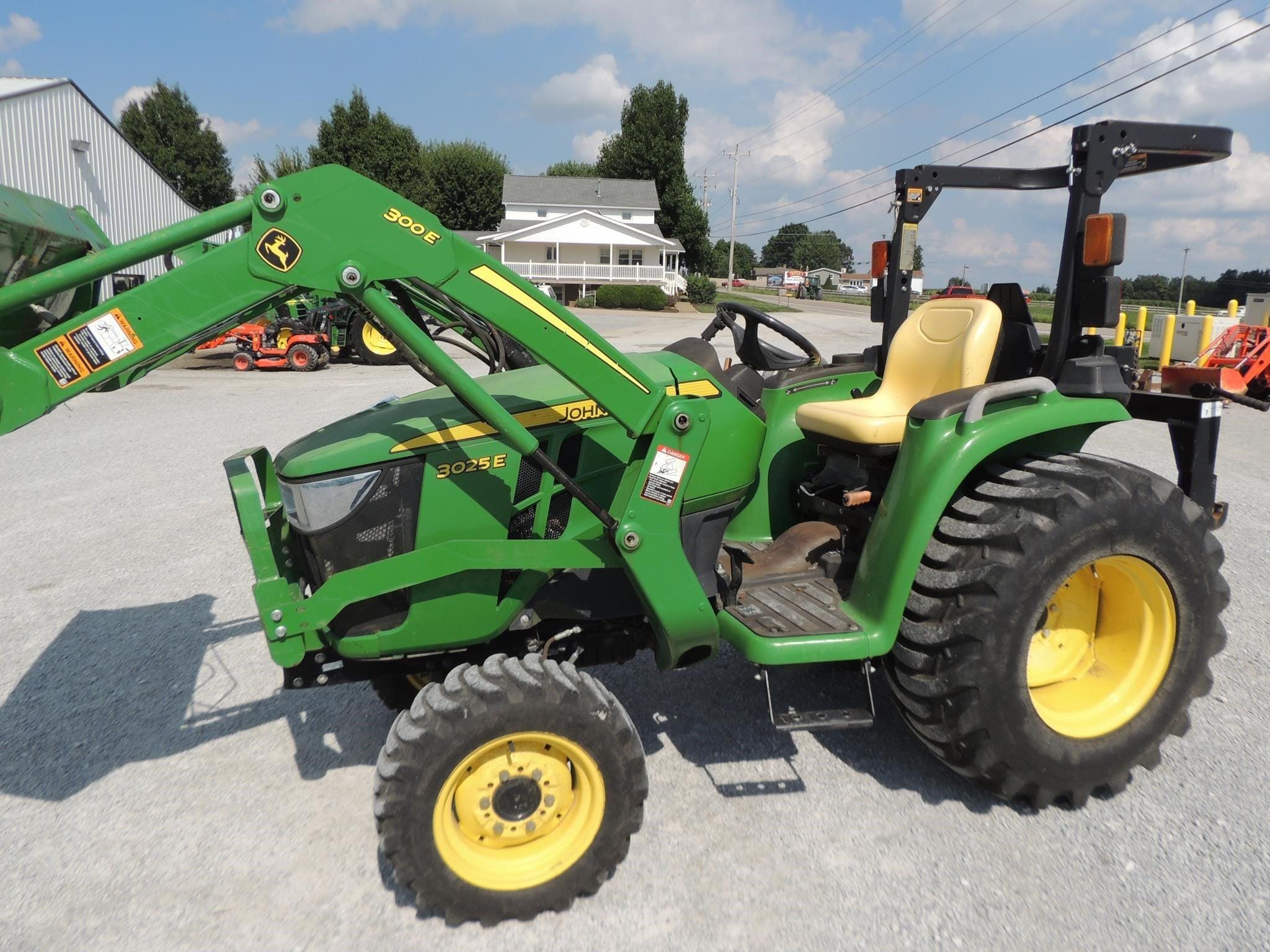 2019 John Deere 3025E Equipment Image0