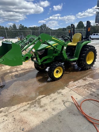 Main image John Deere 3025E