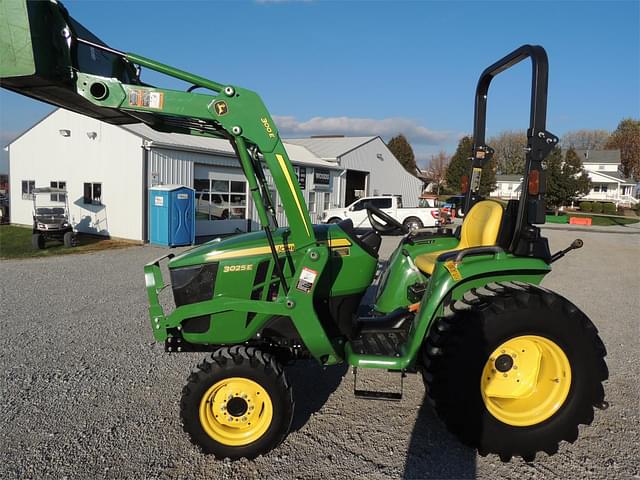 Image of John Deere 3025E equipment image 2