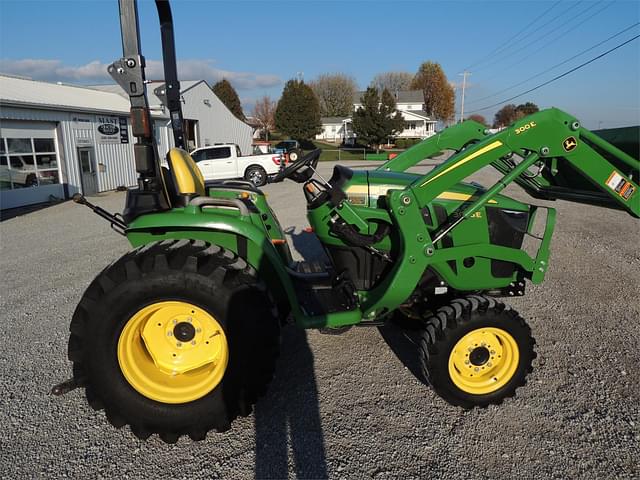 Image of John Deere 3025E equipment image 4