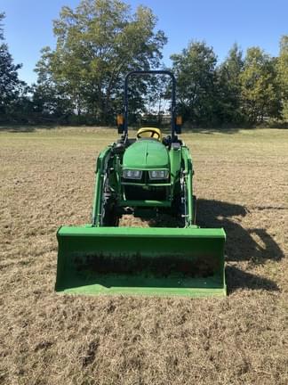 Image of John Deere 3032E equipment image 4