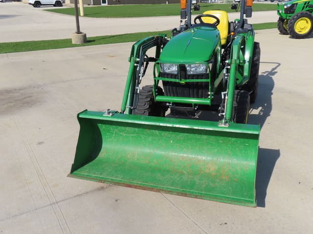 Image of John Deere 3032E equipment image 4