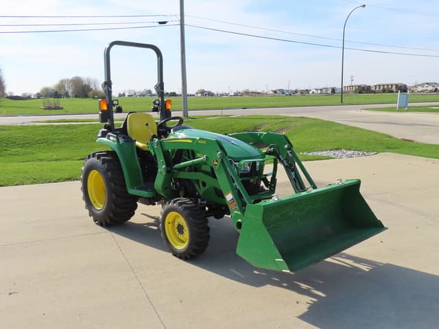 Image of John Deere 3032E equipment image 2