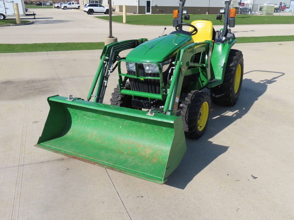 2019 John Deere 3032E Equipment Image0