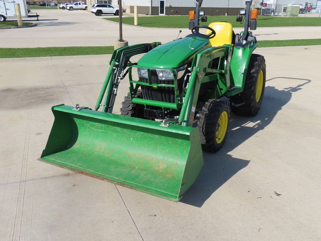 Image of John Deere 3032E Primary image