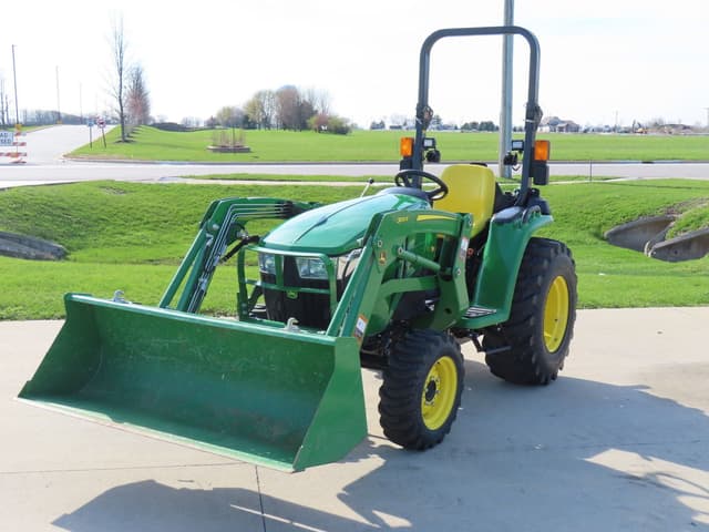 Image of John Deere 3032E equipment image 1