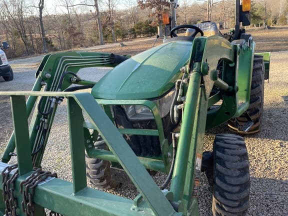 Image of John Deere 3032E equipment image 2