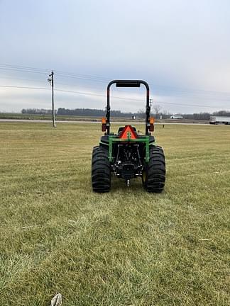 Image of John Deere 3032E equipment image 4