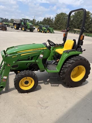 Image of John Deere 3032E equipment image 4