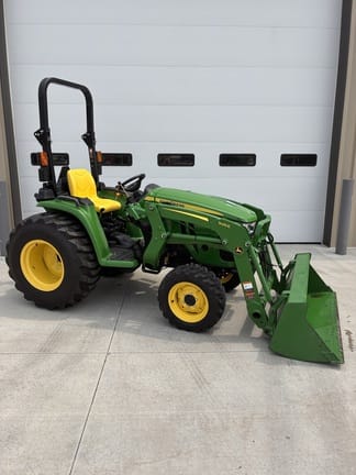 2019 John Deere 3032E Equipment Image0