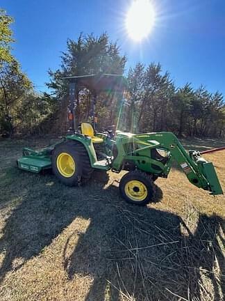 Image of John Deere 3032E equipment image 2