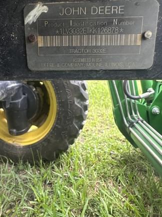 Image of John Deere 3032E equipment image 4