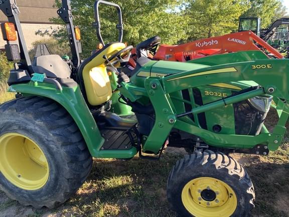 Image of John Deere 3032E Image 1