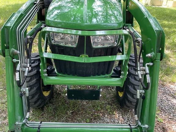 Image of John Deere 3032E equipment image 3