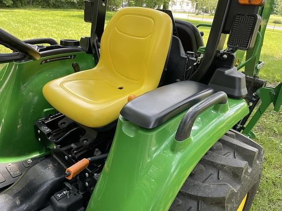 Image of John Deere 3032E equipment image 2