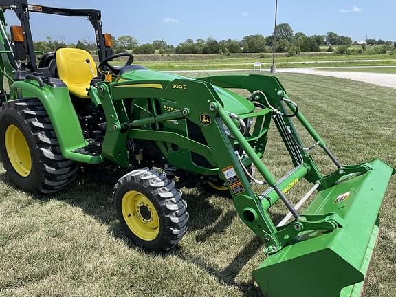 Image of John Deere 3032E equipment image 2