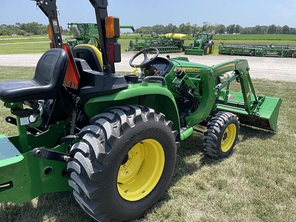 Image of John Deere 3032E equipment image 4
