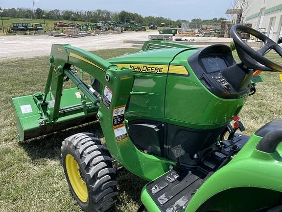 Image of John Deere 3032E equipment image 3