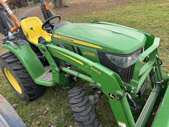Main image John Deere 3032E