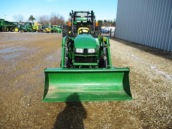 Image of John Deere 3032E equipment image 4