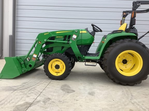 Main image John Deere 3032E