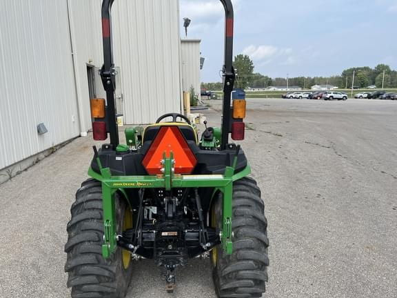 Image of John Deere 3032E equipment image 2