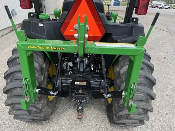 Image of John Deere 3032E equipment image 3