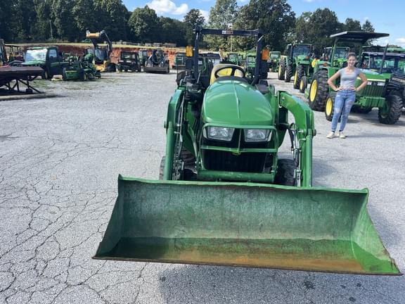 Image of John Deere 3032E equipment image 4