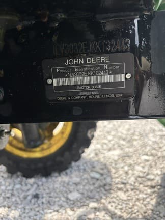 Image of John Deere 3032E equipment image 4