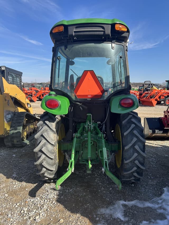 Image of John Deere 3033R equipment image 4