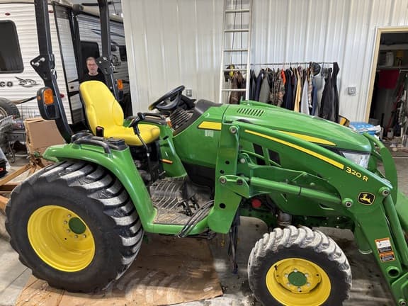 Image of John Deere 3033R equipment image 3