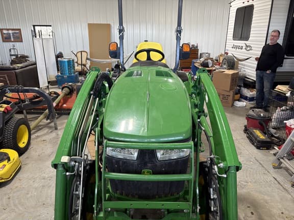 Image of John Deere 3033R equipment image 1