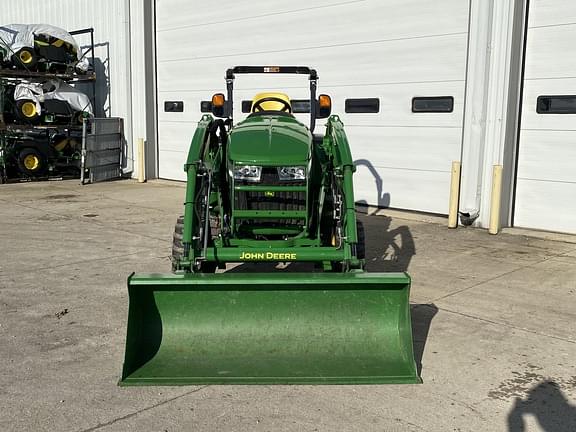 Image of John Deere 3033R equipment image 1