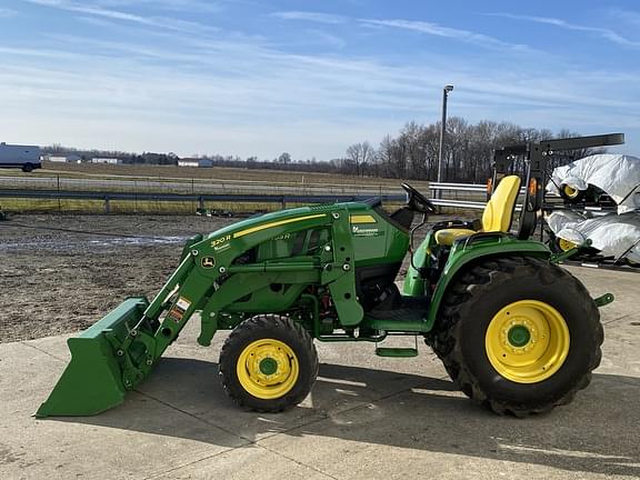 Image of John Deere 3033R equipment image 3