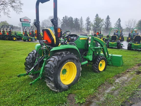 Image of John Deere 3033R equipment image 1
