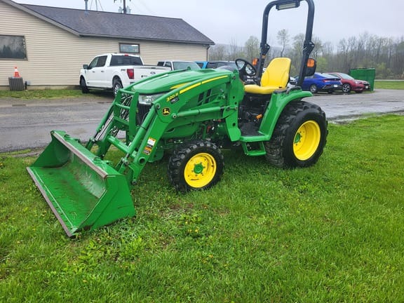 2019 John Deere 3033R Equipment Image0