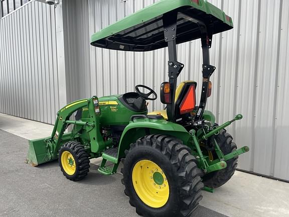 Image of John Deere 3033R equipment image 2